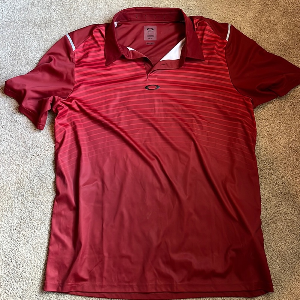 Men’s Oakley Large Regular Fit Red Polo Like New
